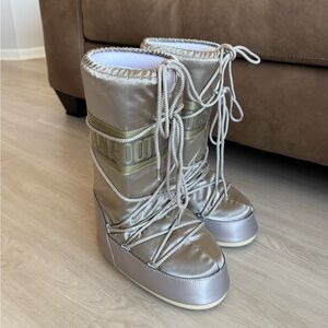 Moon Boot - Icon Glance Platinum Satin Boots